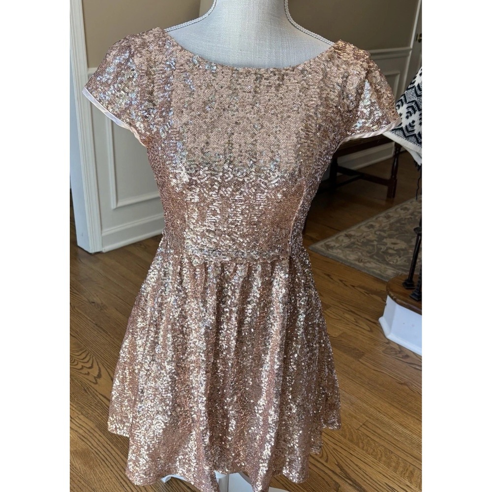 B. Darlin Rose Gold Sequin Cap Sleeve Mini Dress Deep‎ V Back Fit Size 7/8